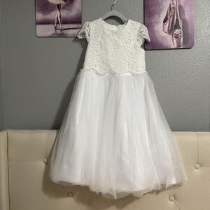 Flower Girl wedding dress size 6-7 years white worn once clean no rips princess